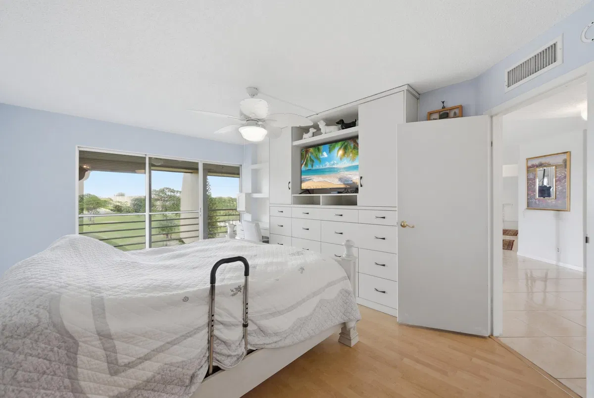 Unit 603 photo 16