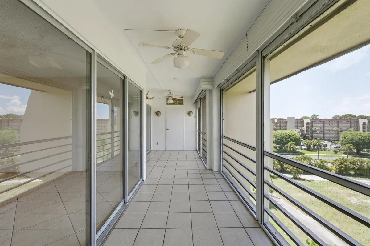 Unit 603 photo 31