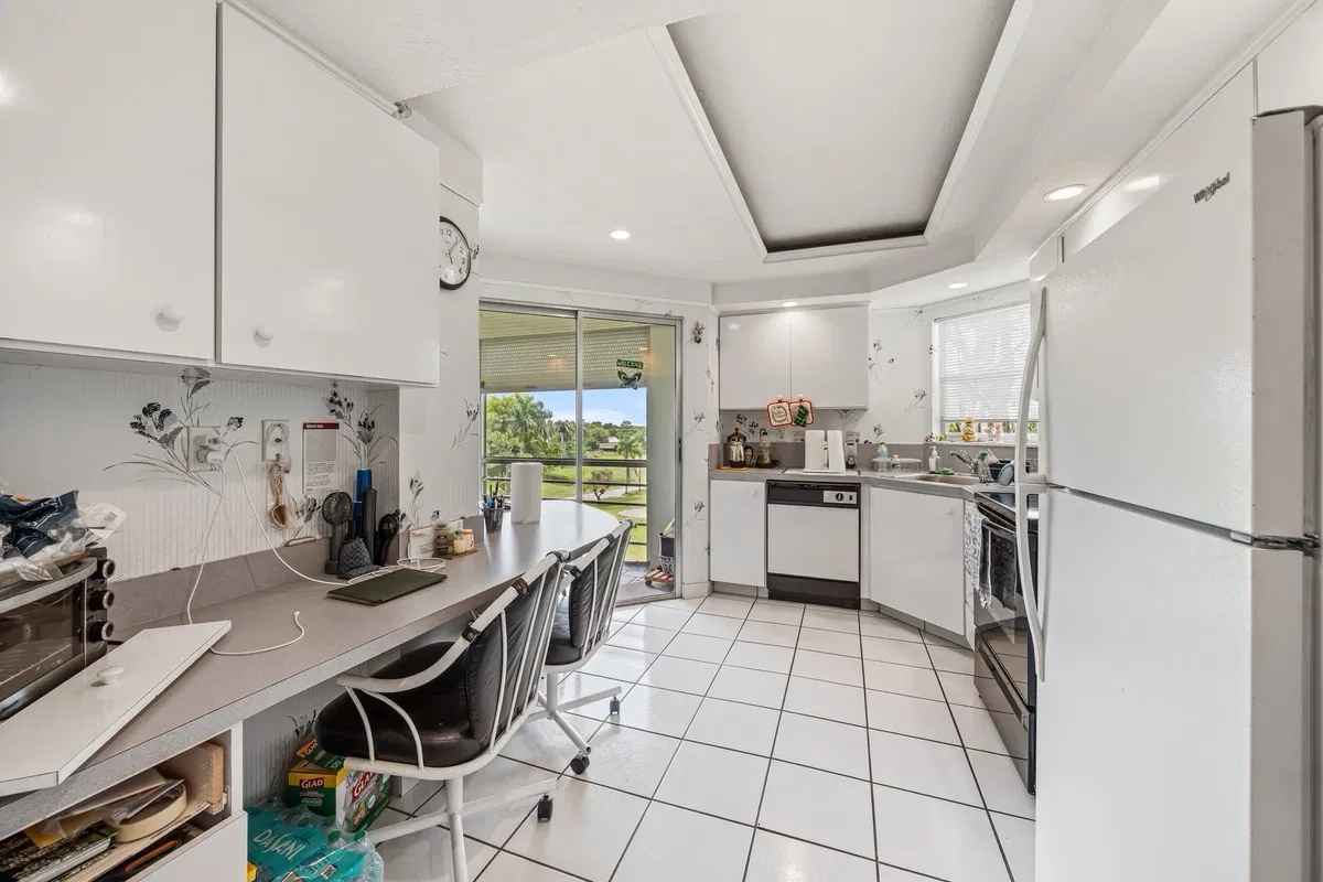 Unit 502 photo 7