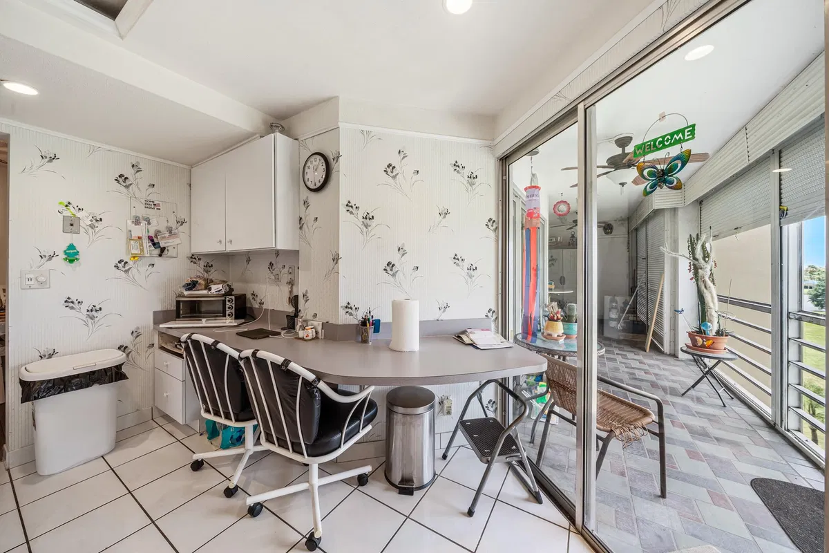 Unit 502 photo 10
