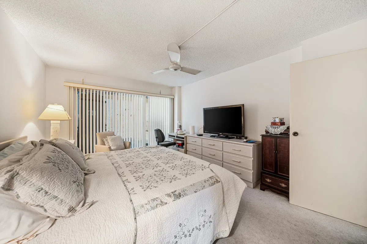 Unit 502 photo 13