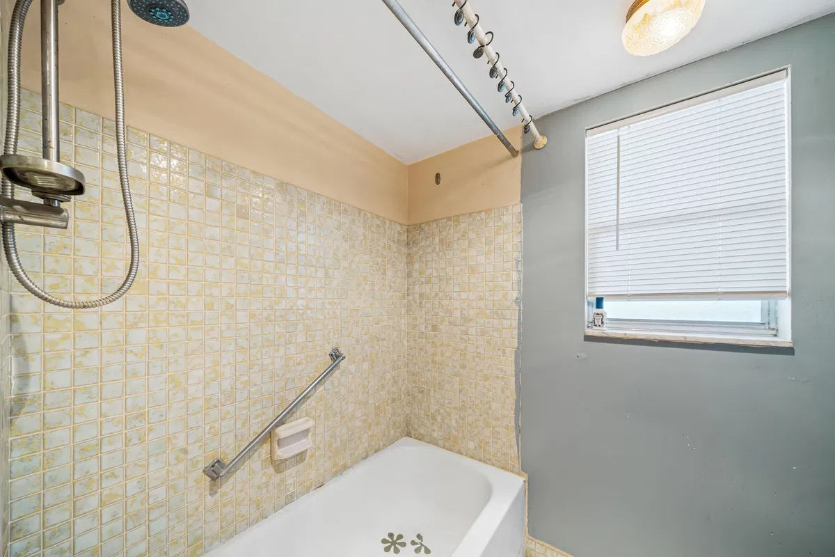Unit 502 photo 16