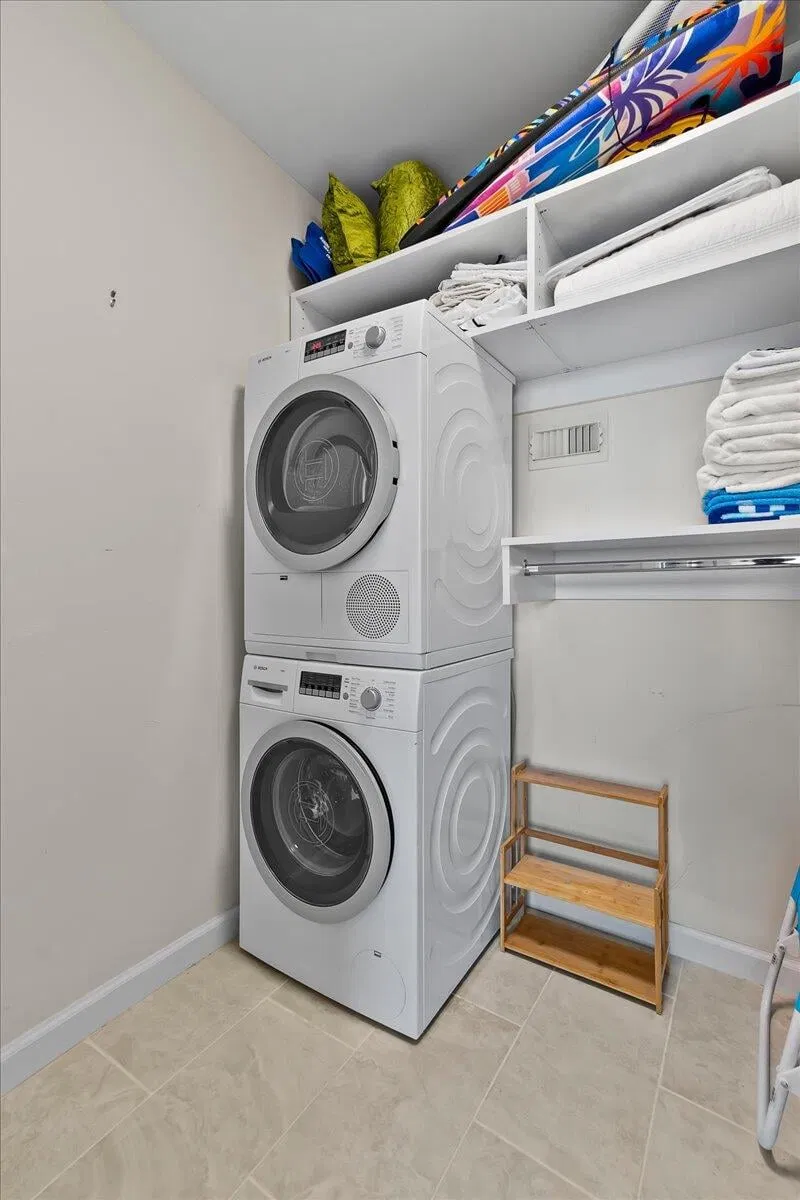 Unit 805 photo 19