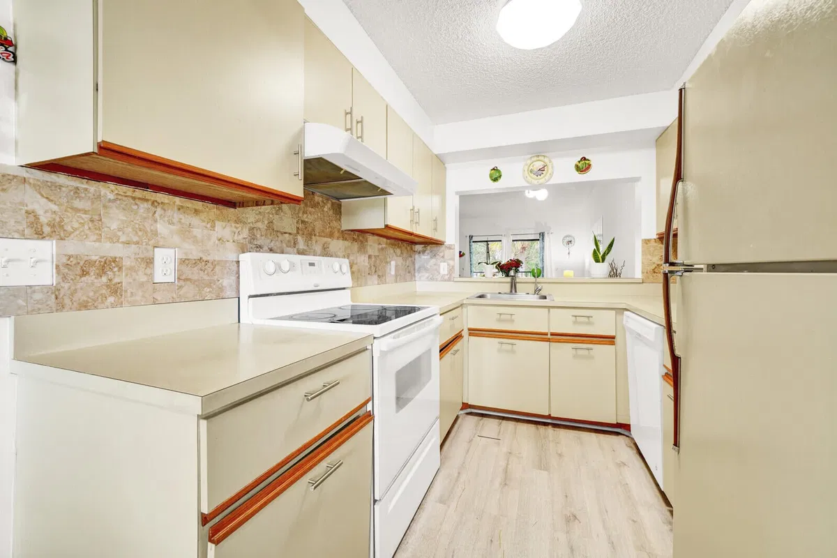 Unit 821 photo 7