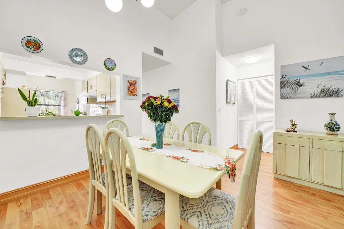Unit 821 photo 10