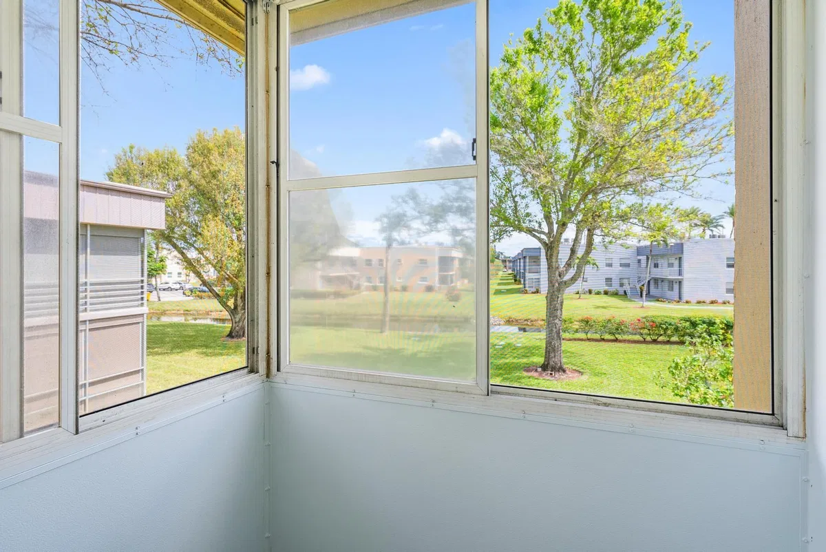 Residence photo 16