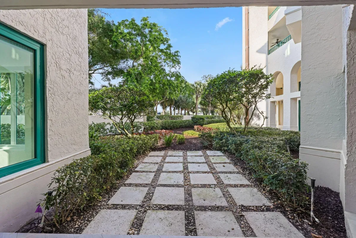 Mizner Court Unit 106 photo 43