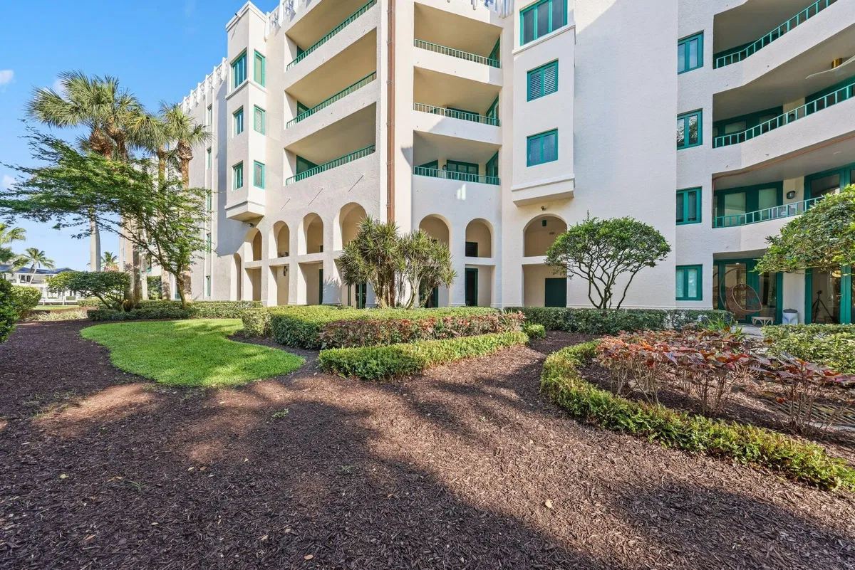 Mizner Court Unit 106 photo 46