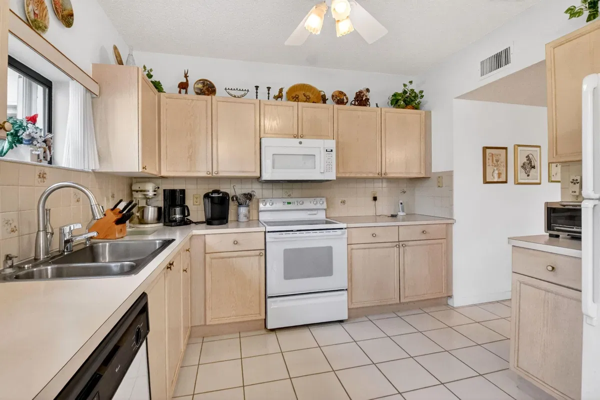 Residence photo 16