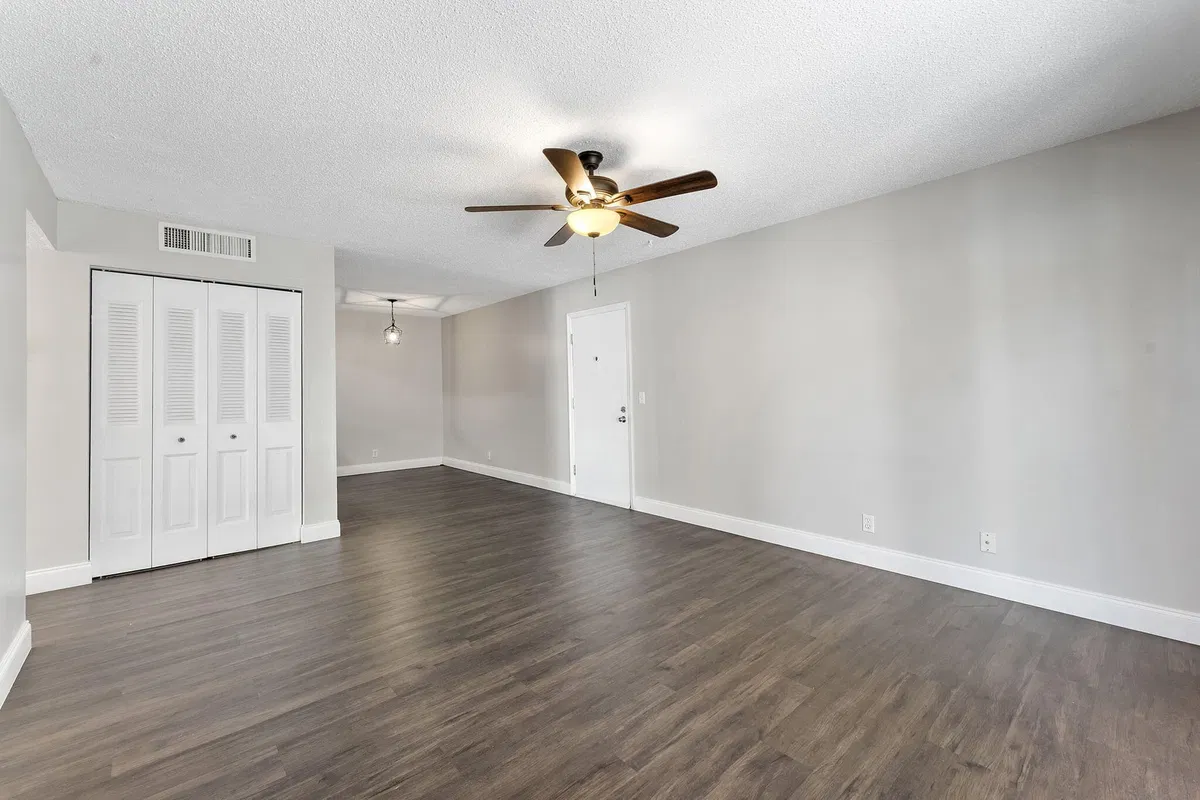 Unit C19 photo 4