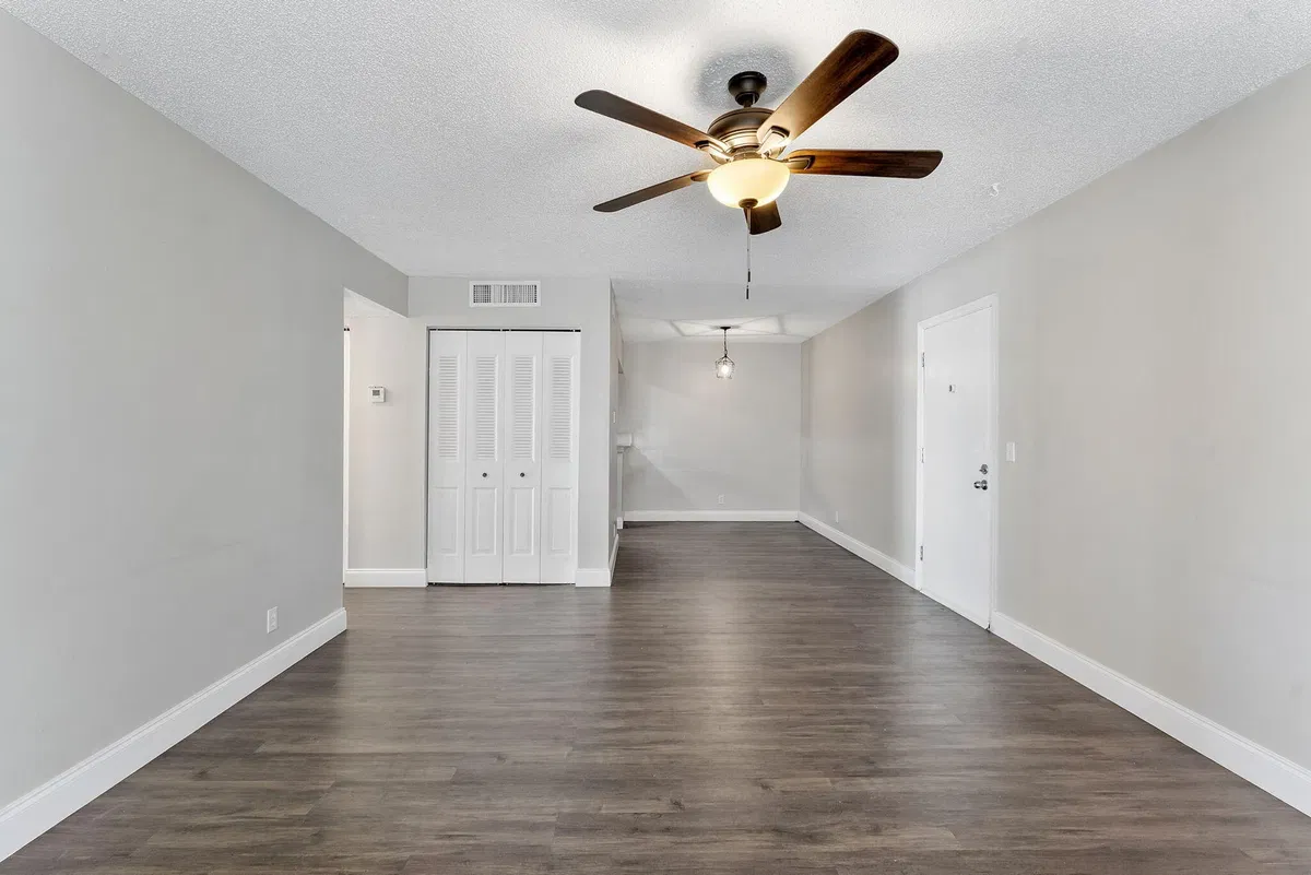 Unit C19 photo 22