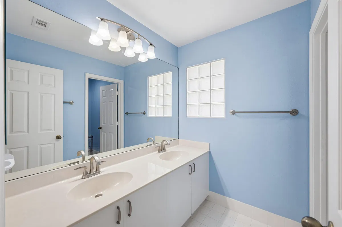  Residence photo 34