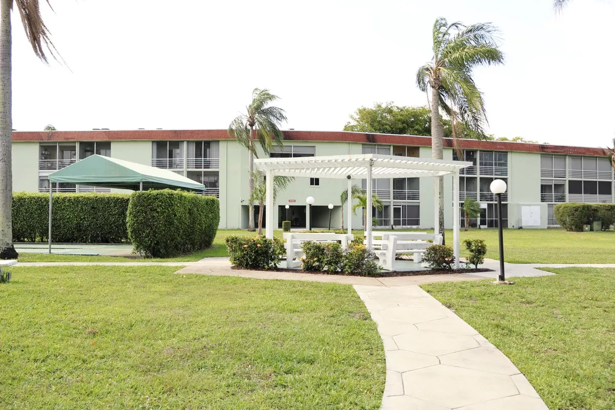 Unit 214 photo 19