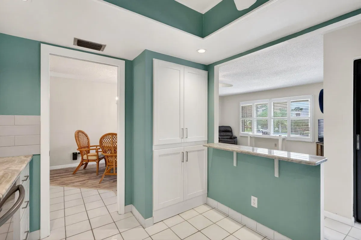 Unit 11-203 photo 16