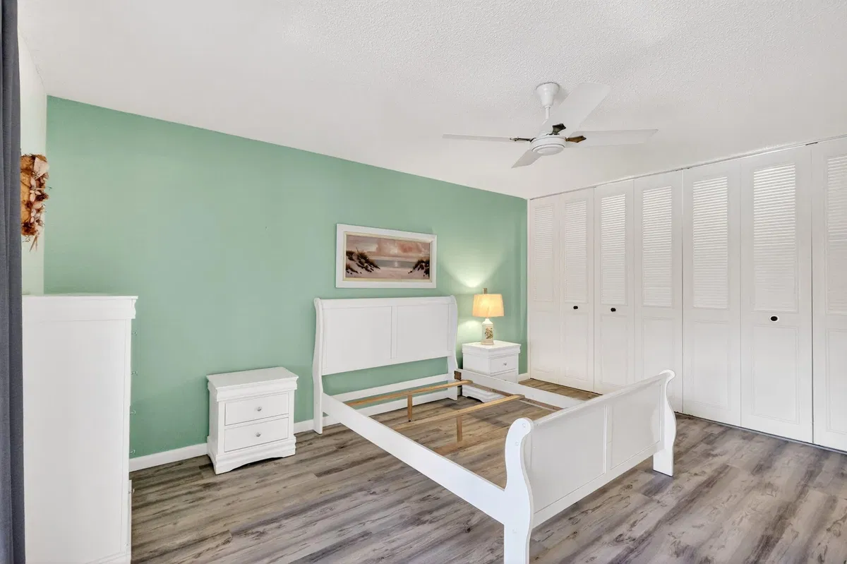 Unit 11-203 photo 19