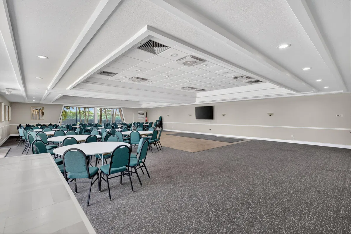 Unit 11-203 photo 34