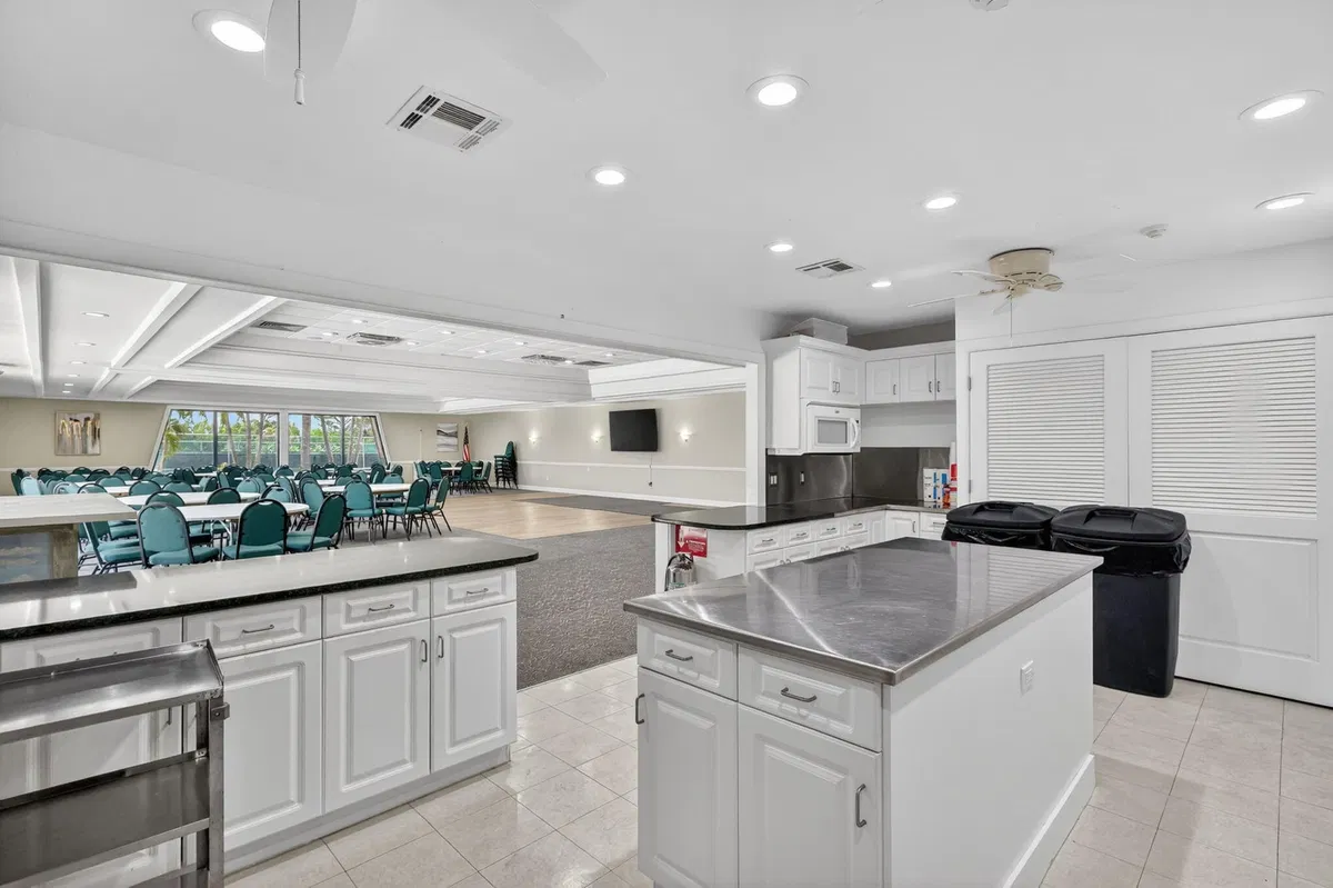 Unit 11-203 photo 37