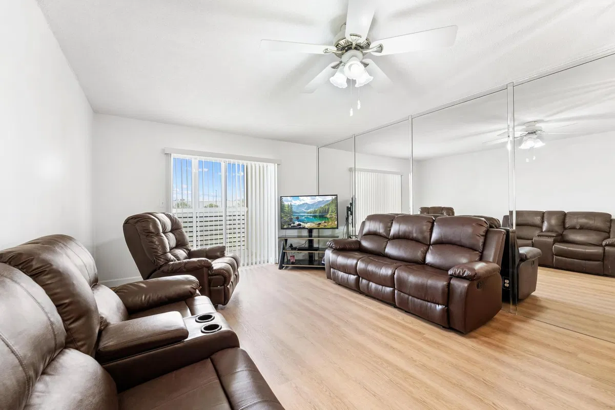 Unit 309 photo 16