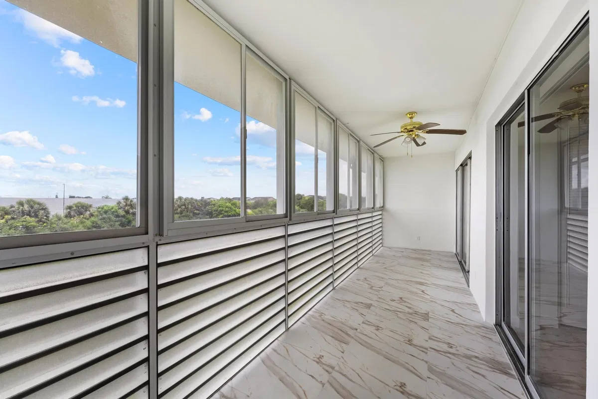 Unit 309 photo 25