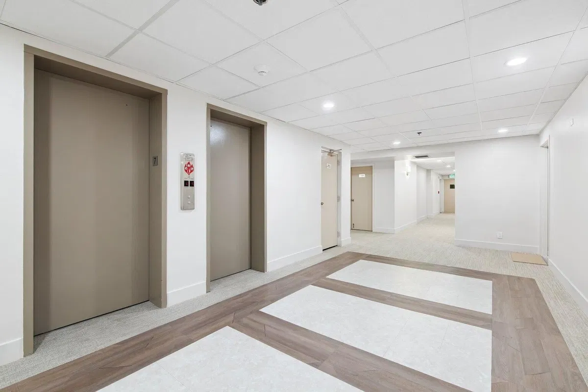 Unit 807 photo 22