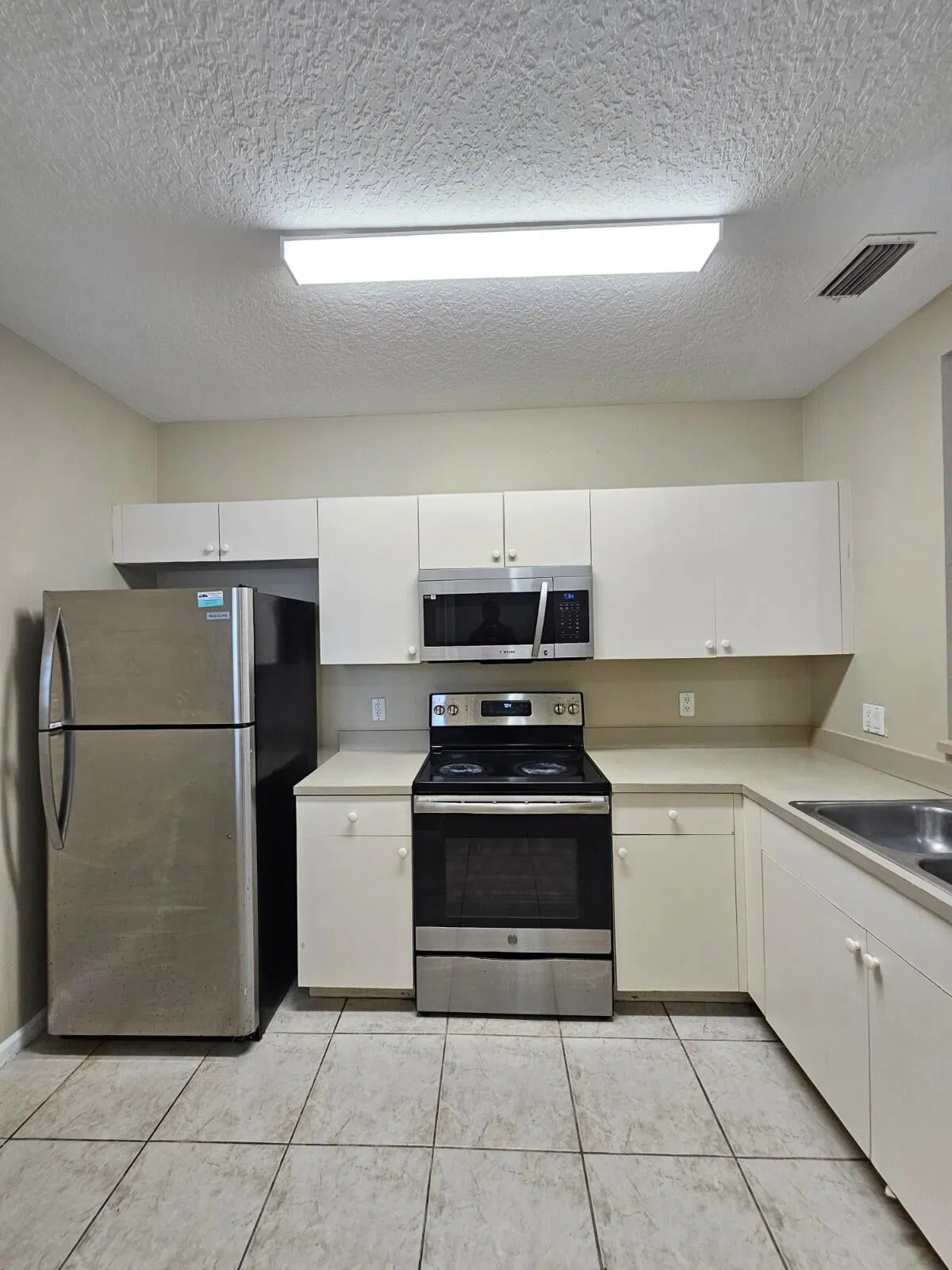 Unit 322 photo 4