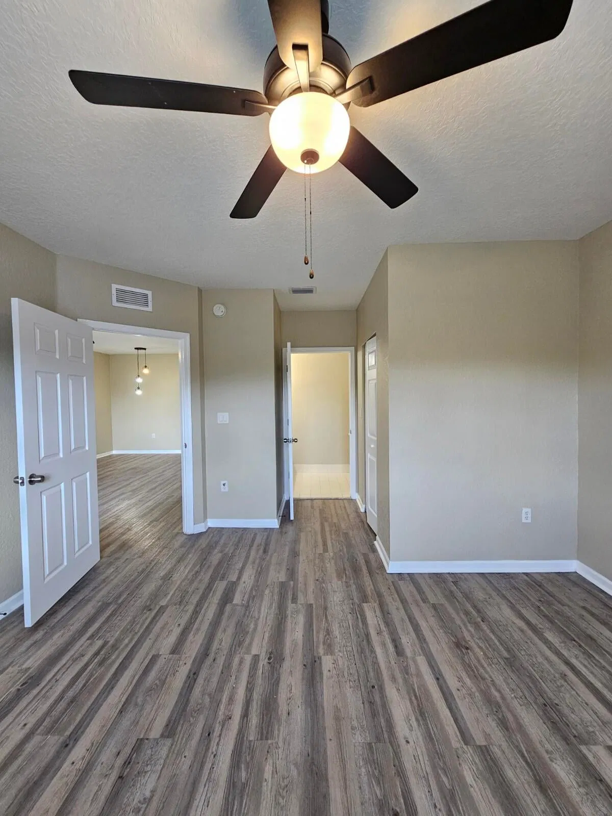 Unit 322 photo 10