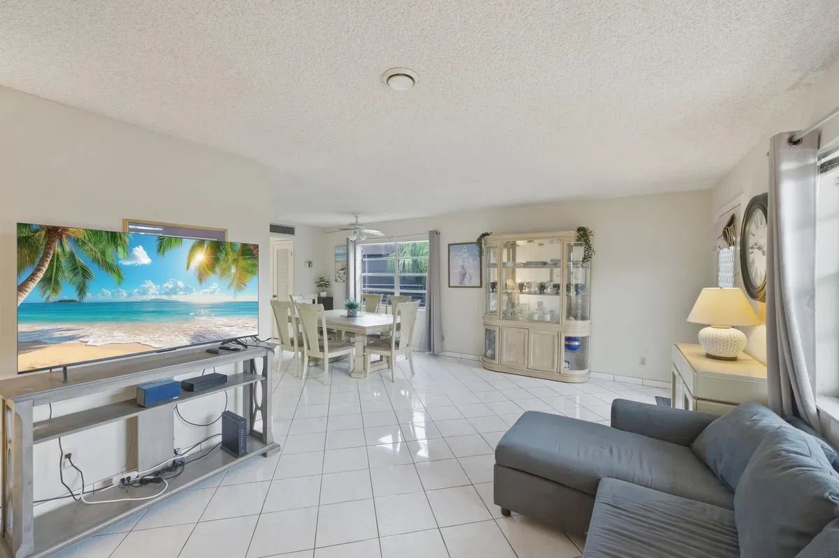  Residence photo 7
