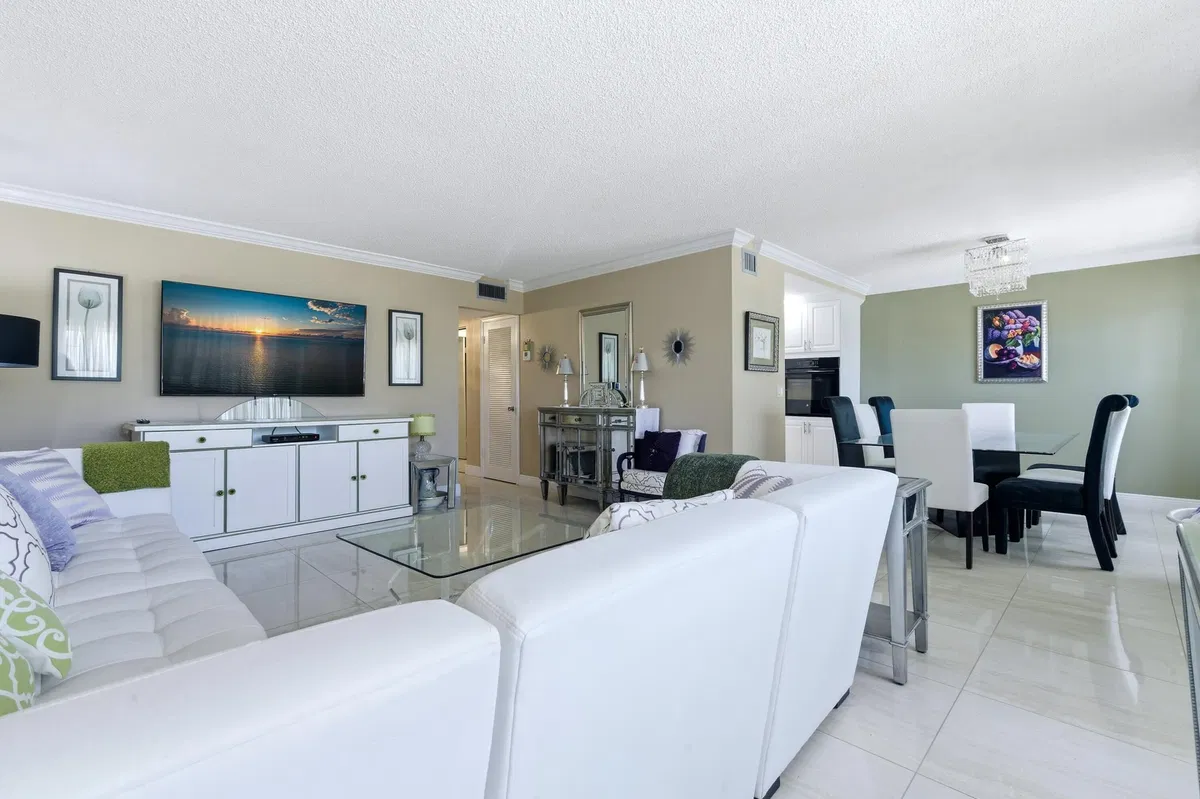Residence photo 4