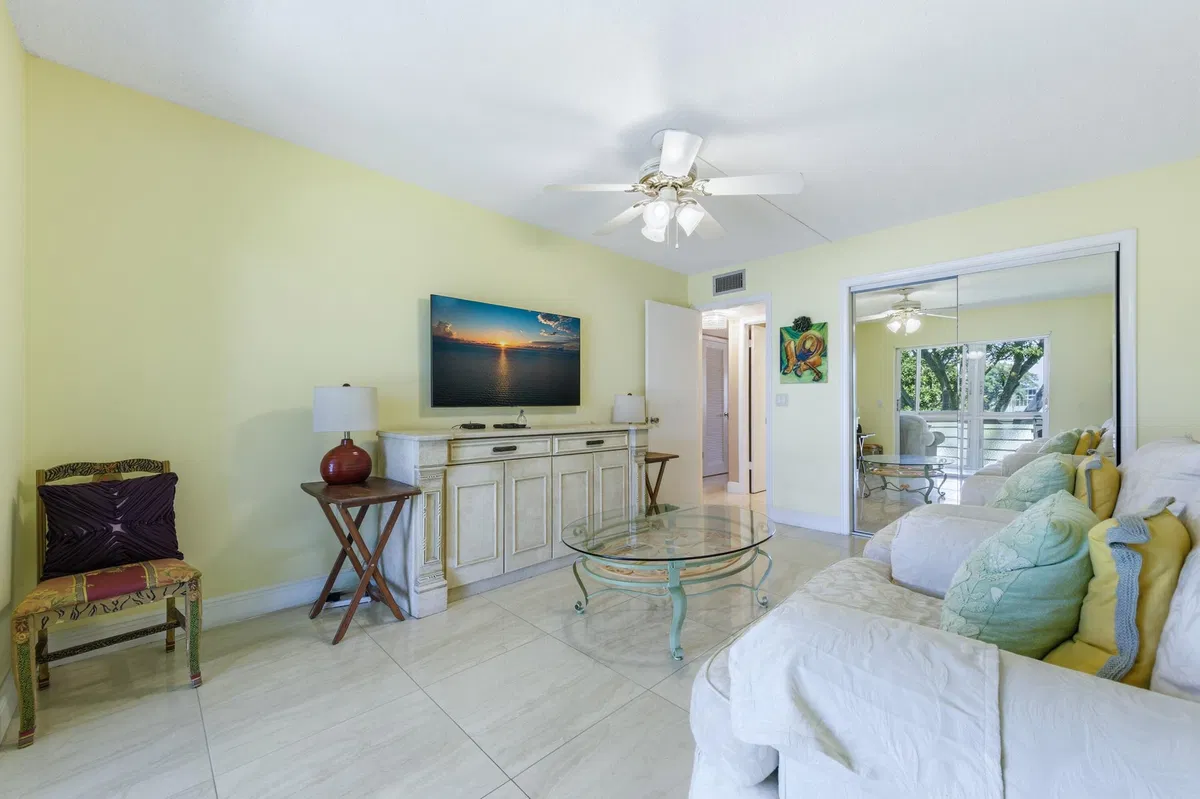 Residence photo 16