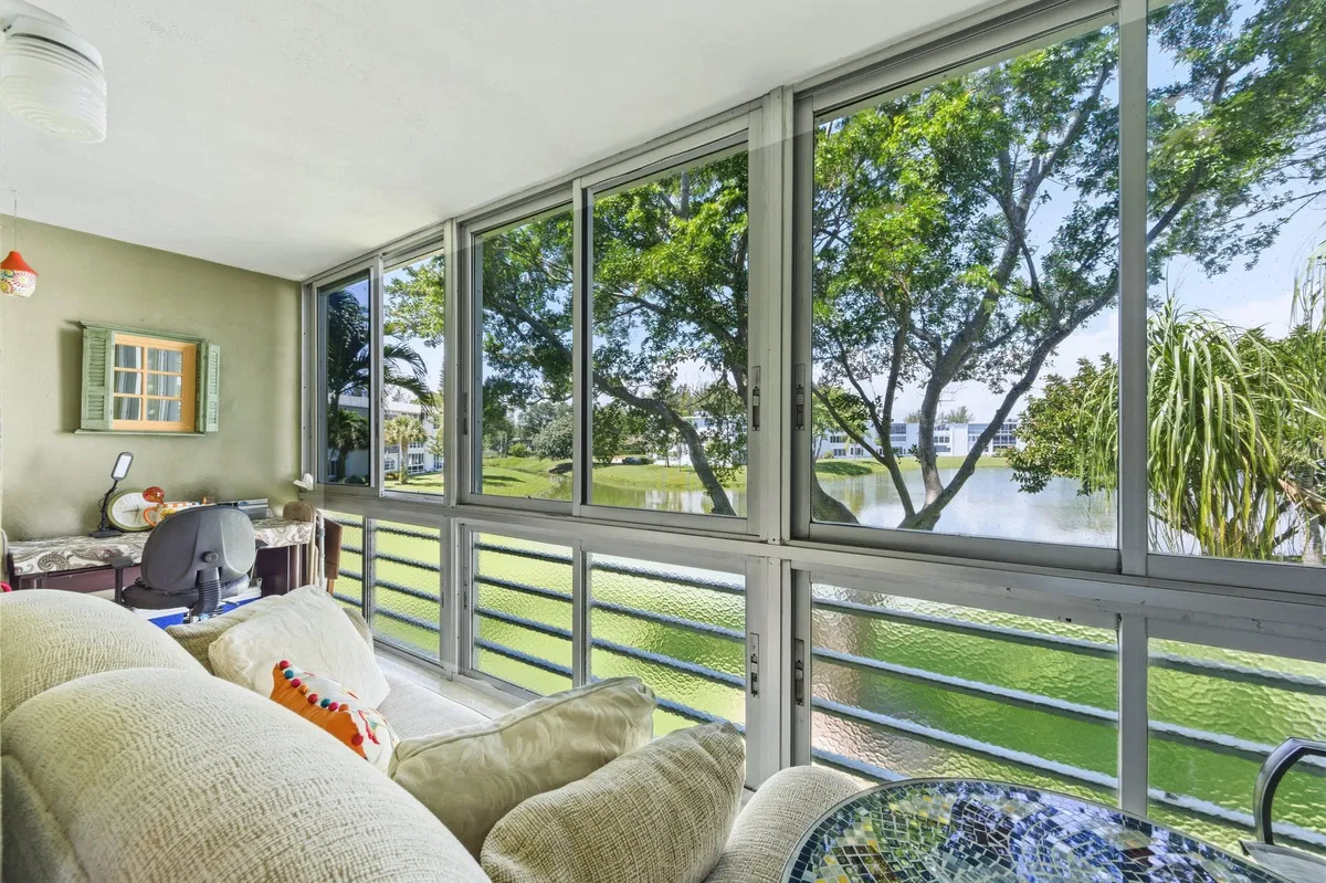 Residence photo 19