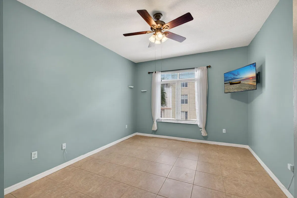 Unit 308 photo 19
