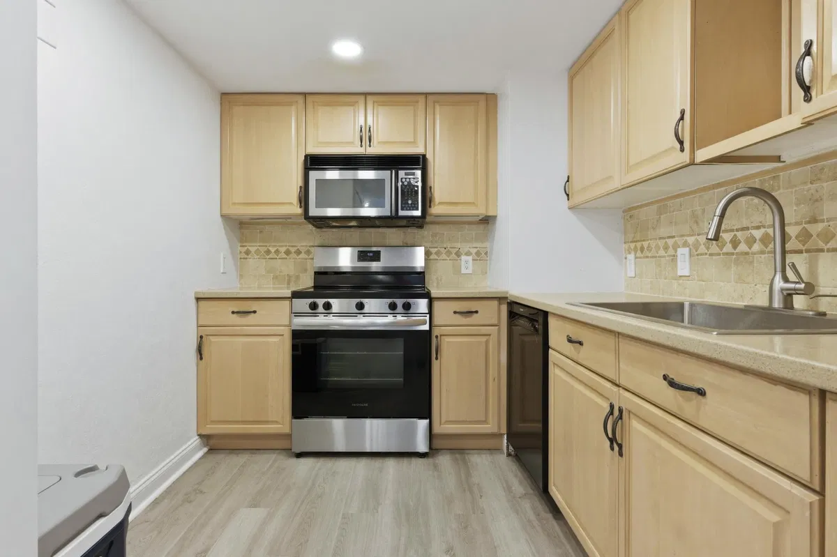 Palm Beach House Unit 1605 photo 4