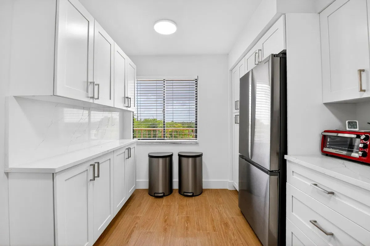 Unit 602 photo 10