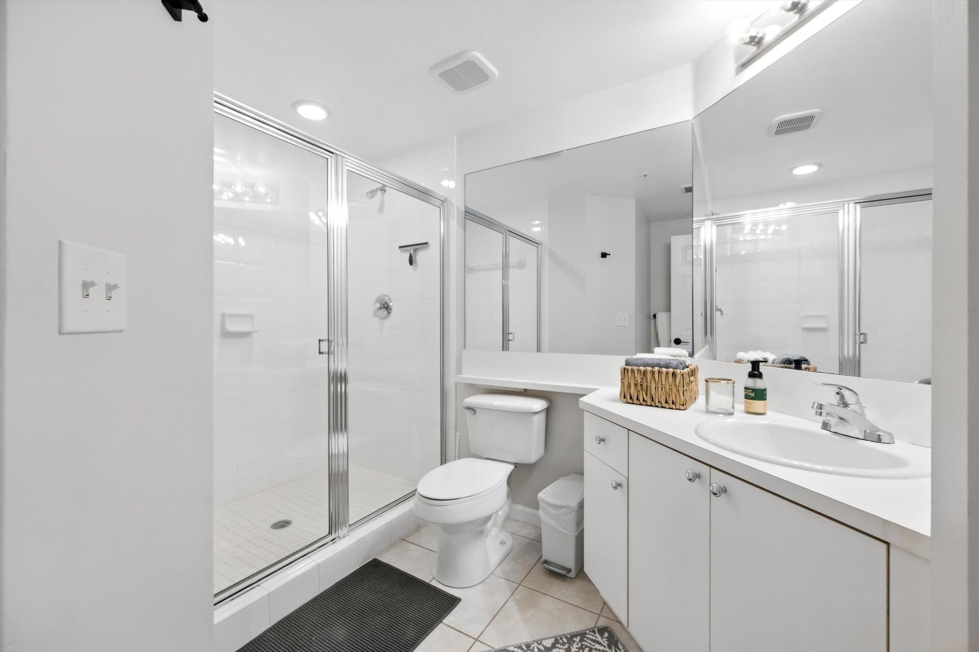 Unit 203 photo 16