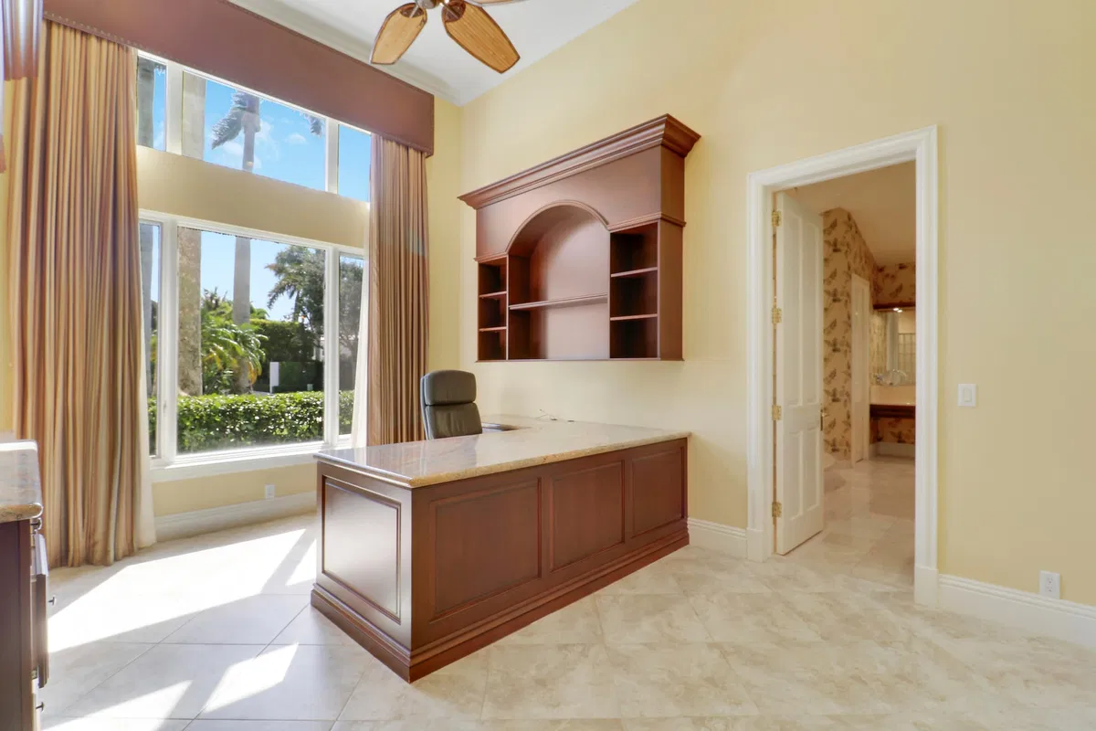 Admirals Cove Residence photo 28