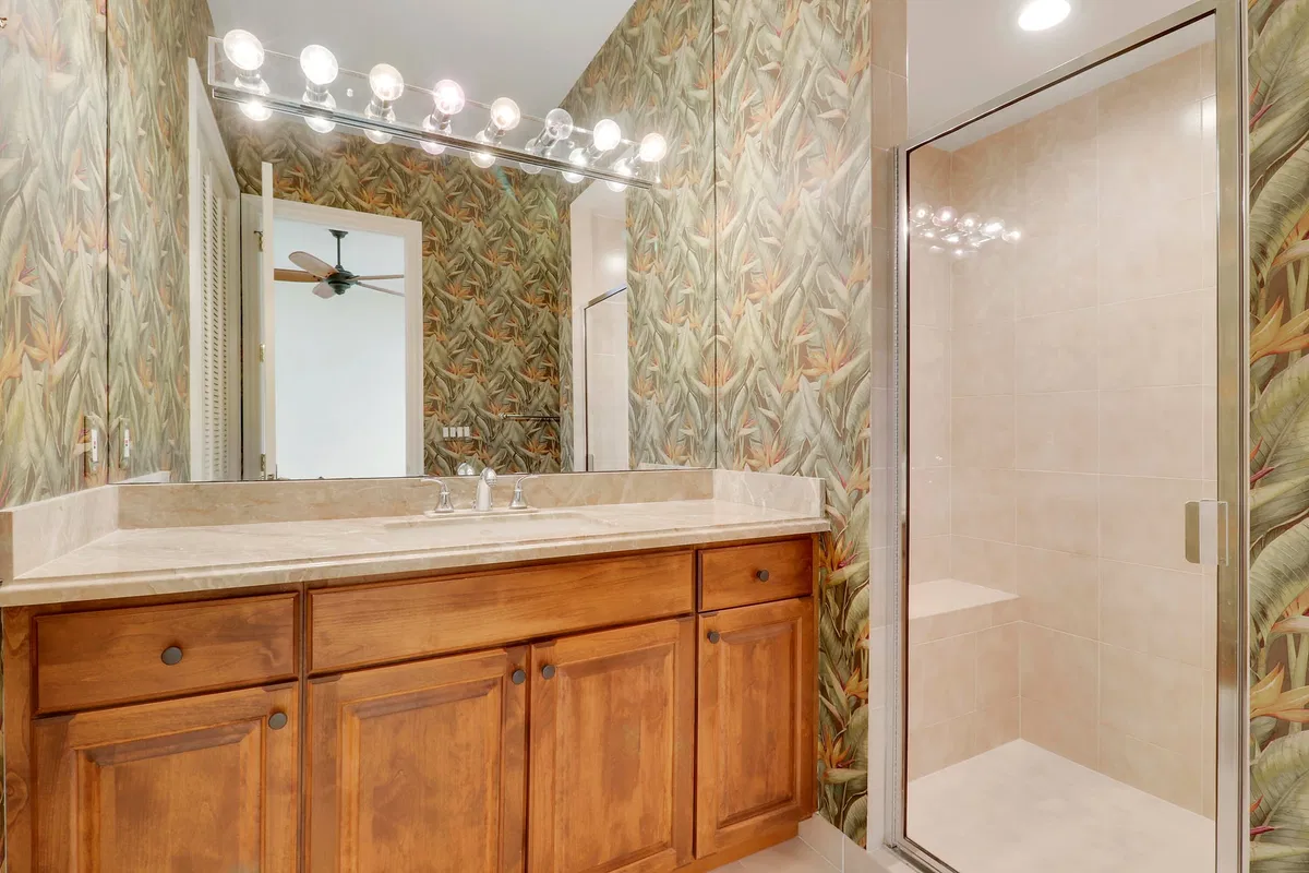Admirals Cove Residence photo 31
