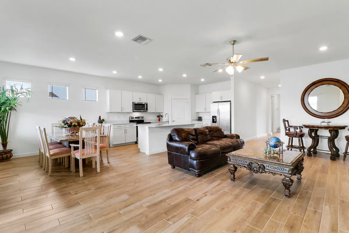 Residence photo 25