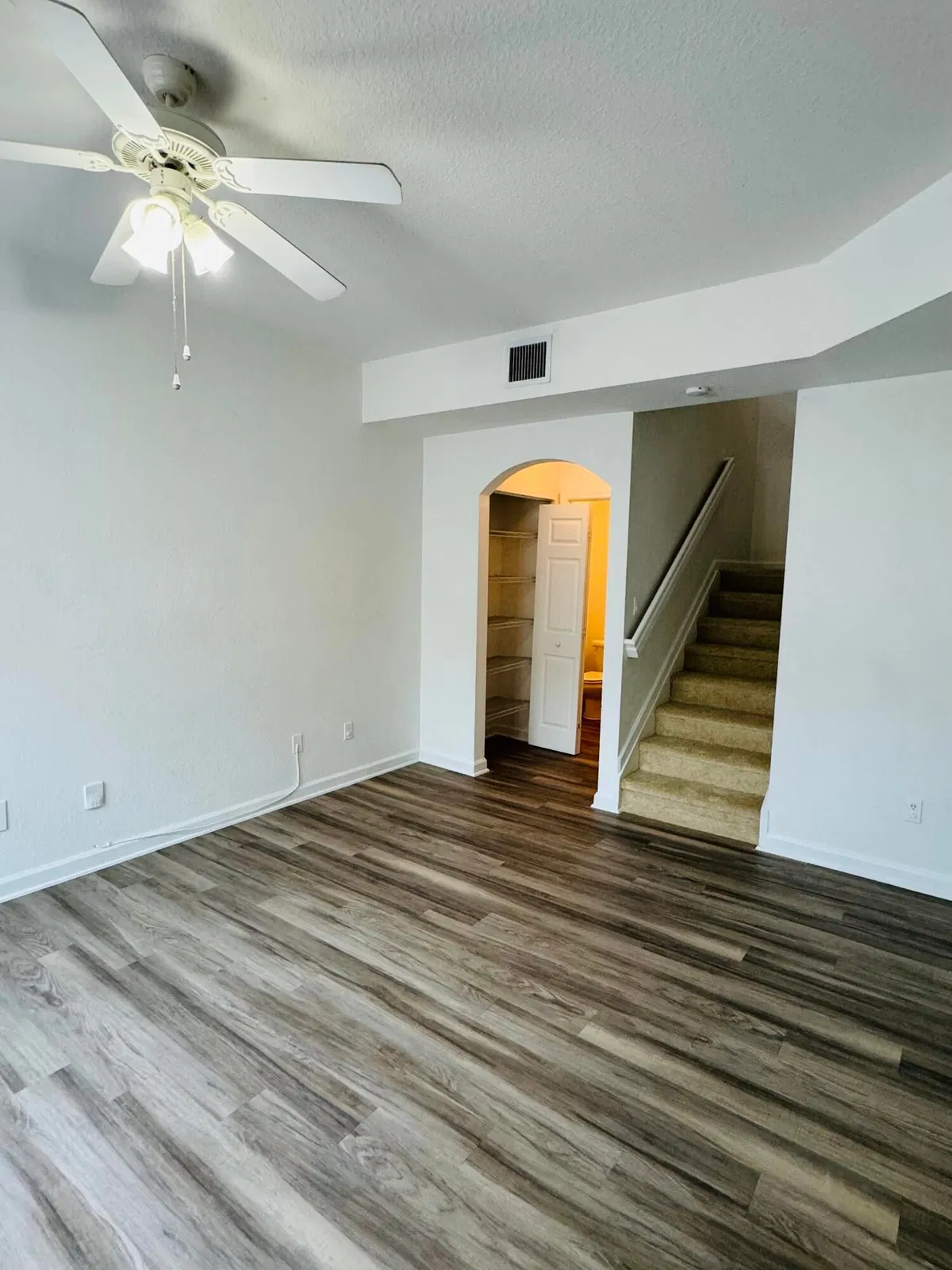 Unit 1909 photo 4