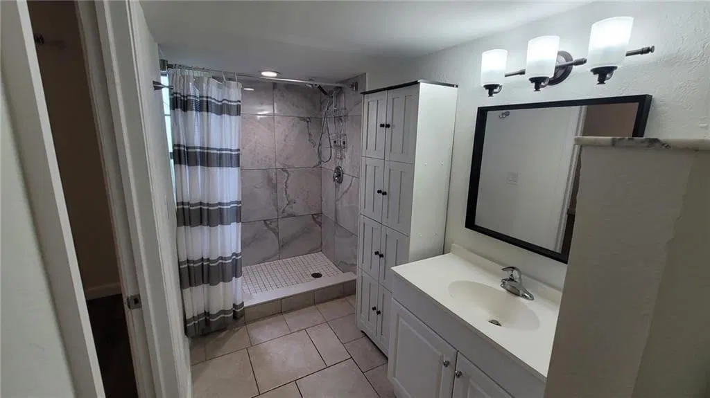  Unit 109 photo 7