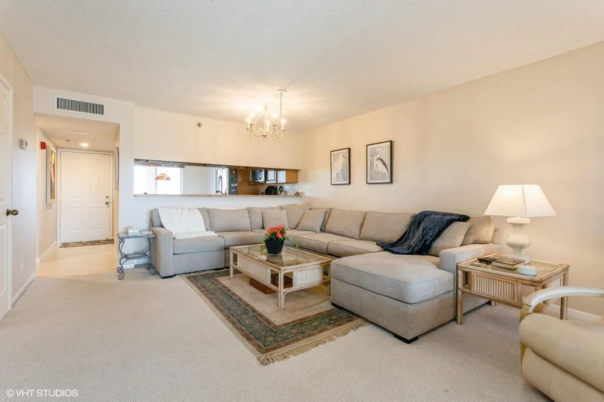 Unit B403 photo 10