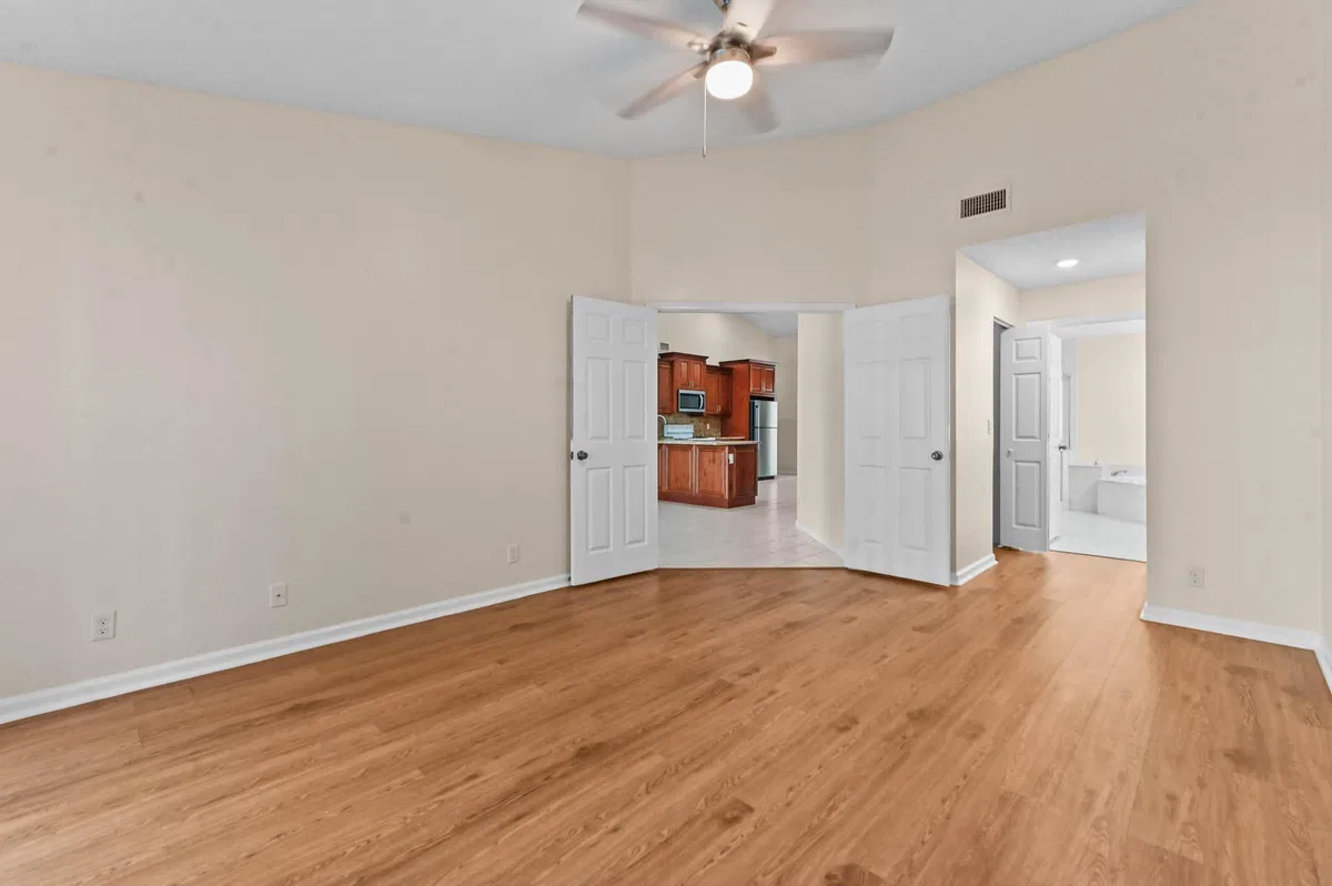 Residence photo 25