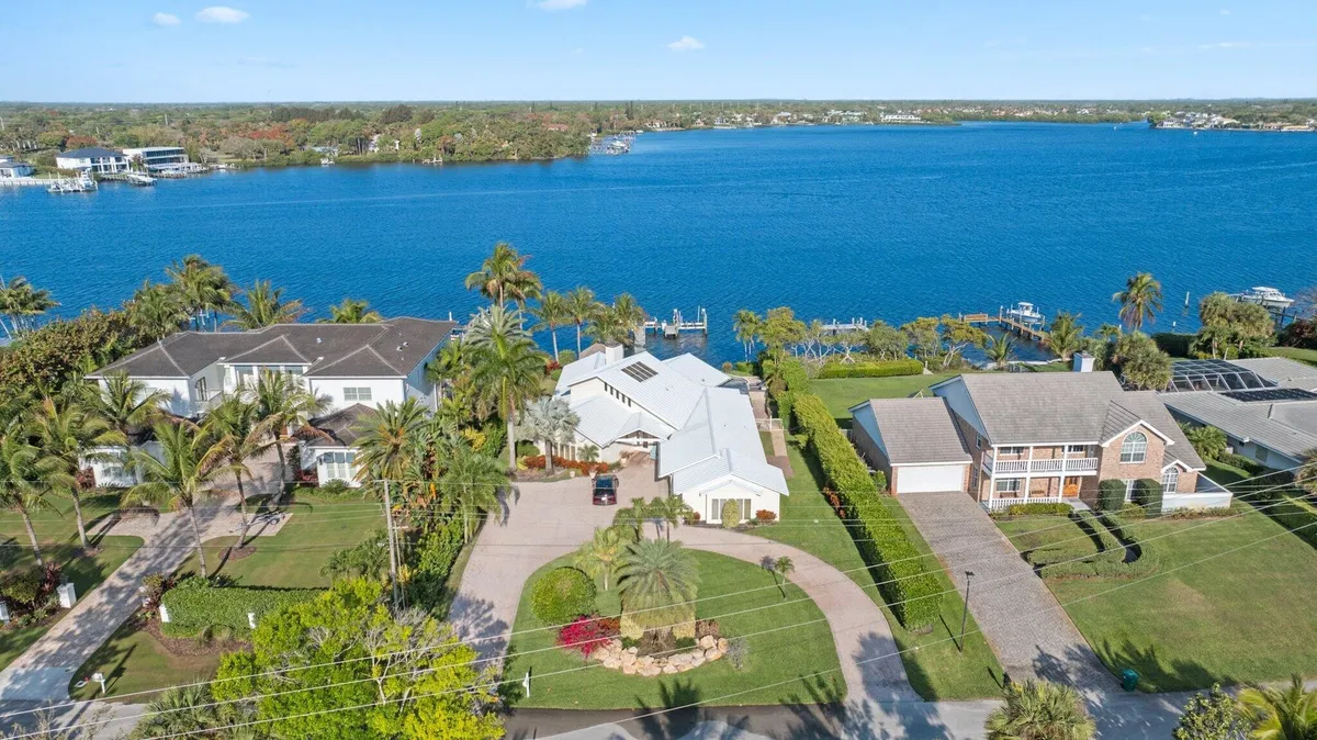 Tequesta Country Club Residence
