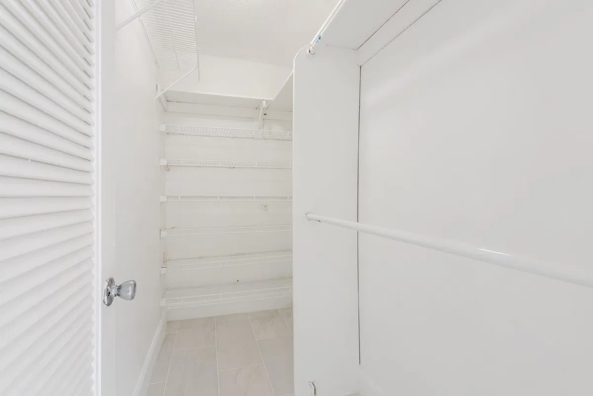 Unit C photo 13