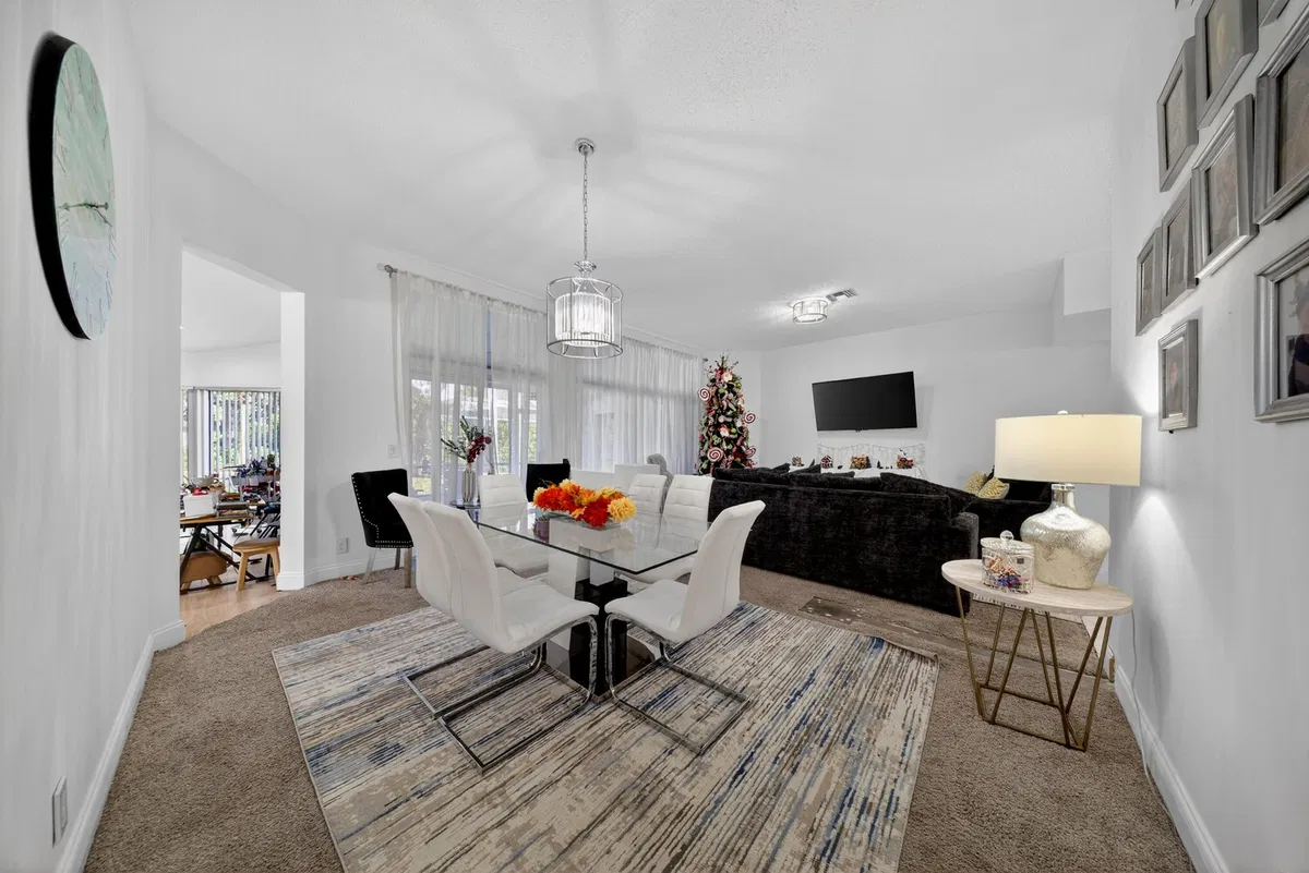 Residence photo 22