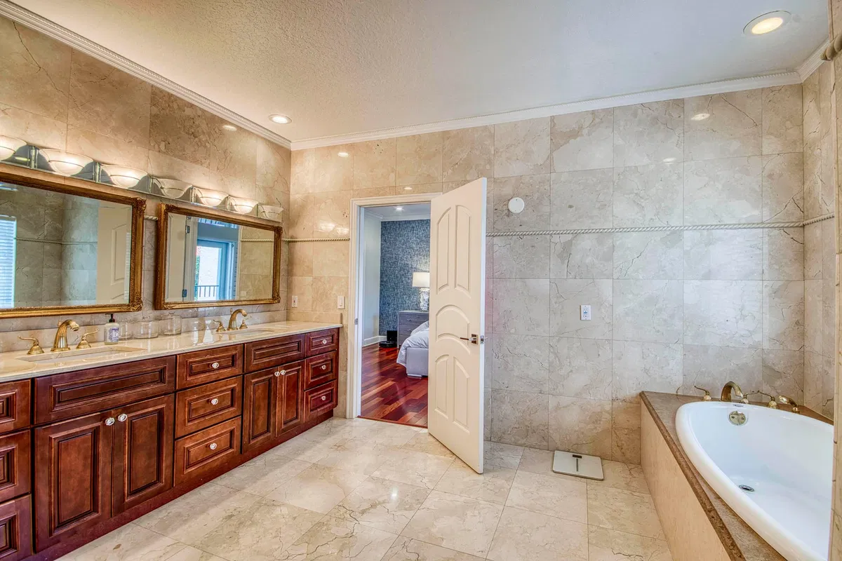 Residence photo 19