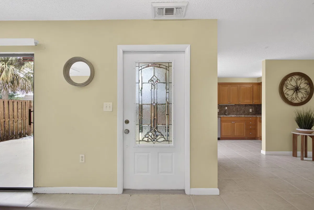 Unit C photo 10