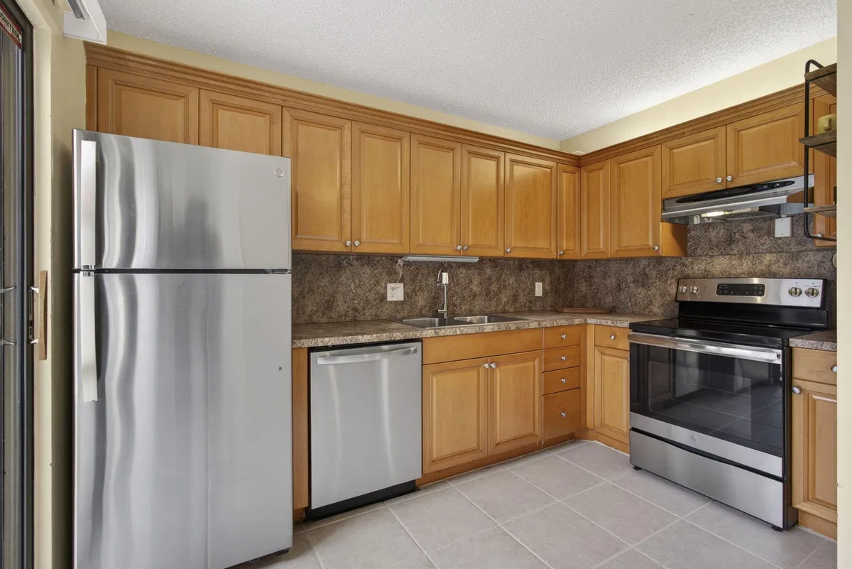 Unit C photo 16