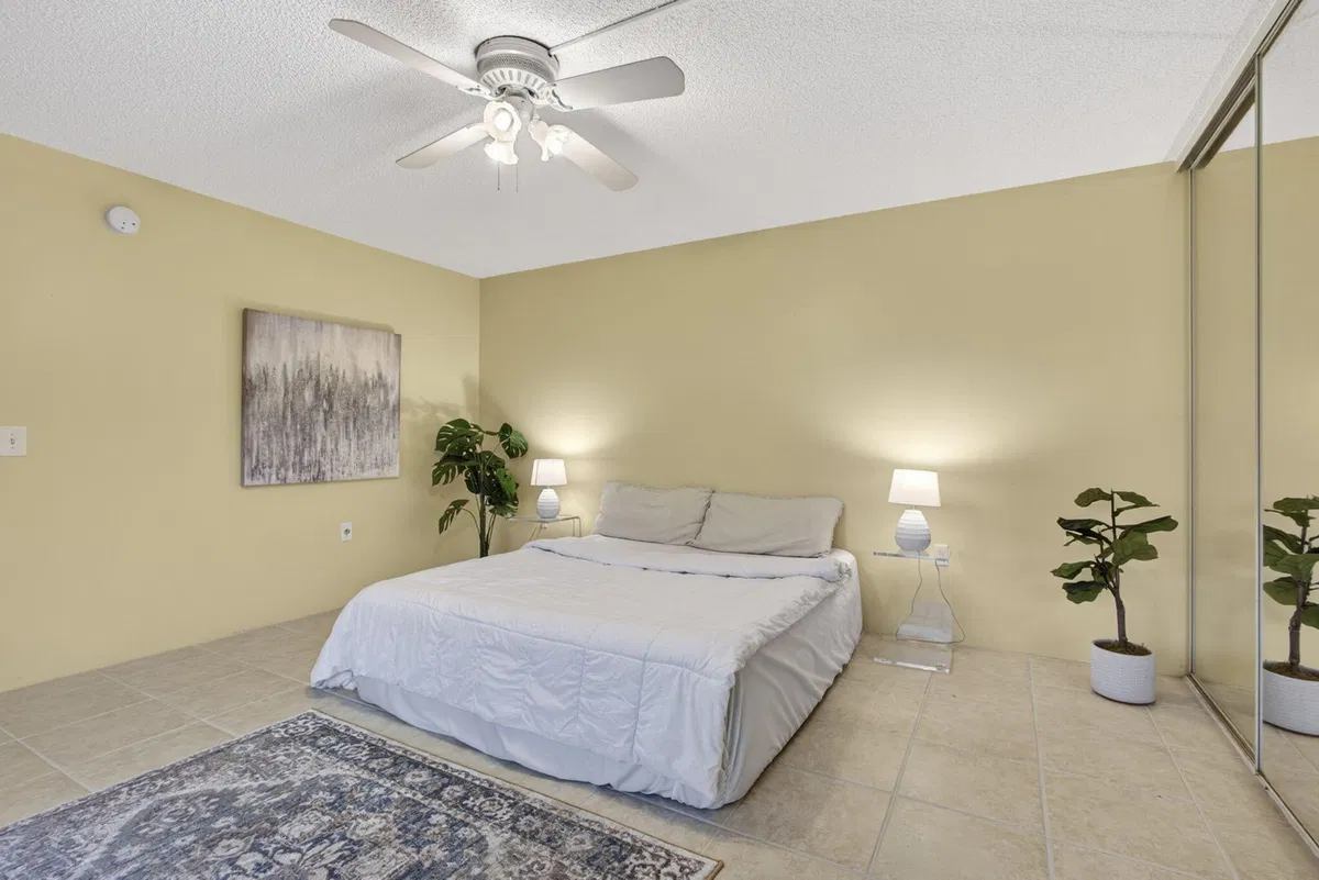 Unit C photo 31