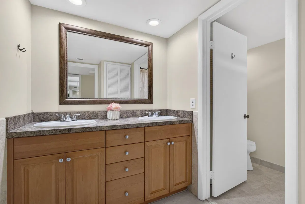 Unit C photo 37
