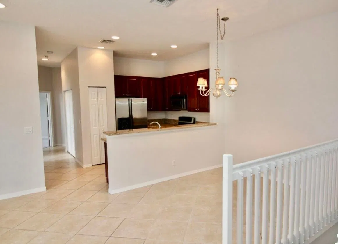Unit 208 photo 4